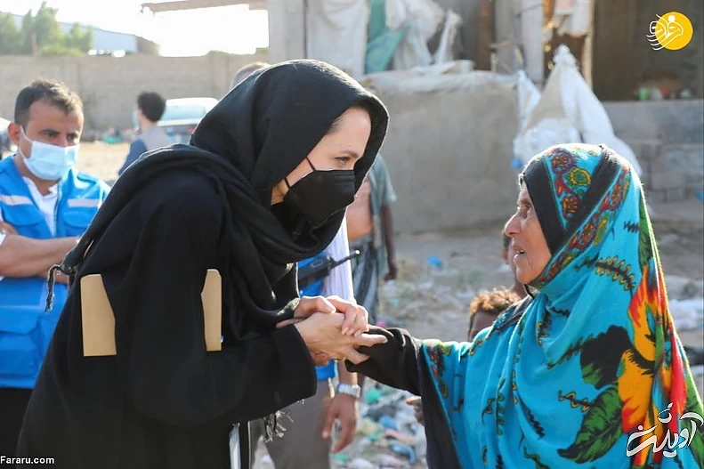 اندوه آنجلینا جولی در میان خانوادههای آواره یمنی/ عکس